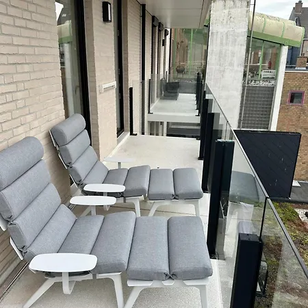 Maple Leaf - 03.02 + Garage *