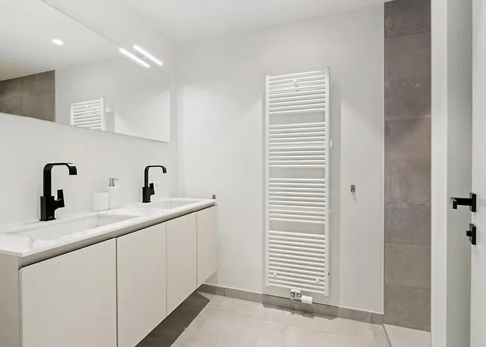 Maple Leaf - 03.02 + Garage Apartment