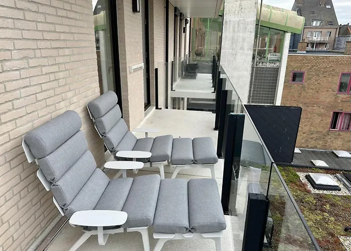 Maple Leaf - 03.02 + Garage *